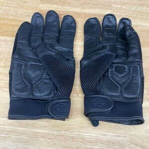 Men’s Black 2XL Harley Davidson winter gloves.